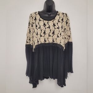 Altar’d State Black and White Boho Bell Sleeve Tunic Top sz L